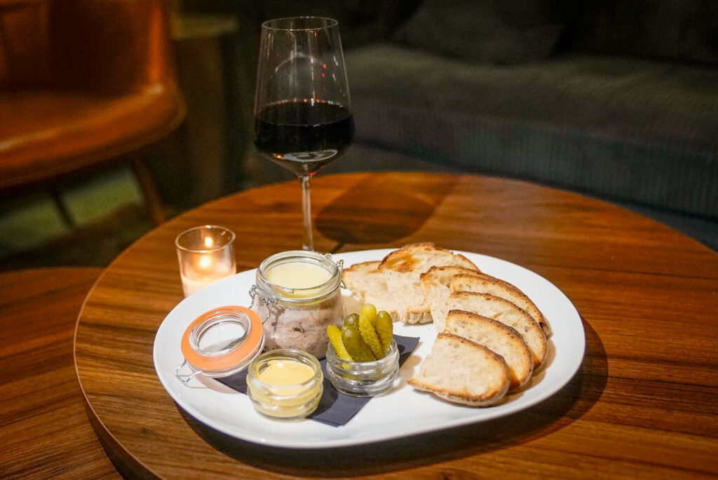 GaragisteWineRoomMerchantlasvegas108 1024x685