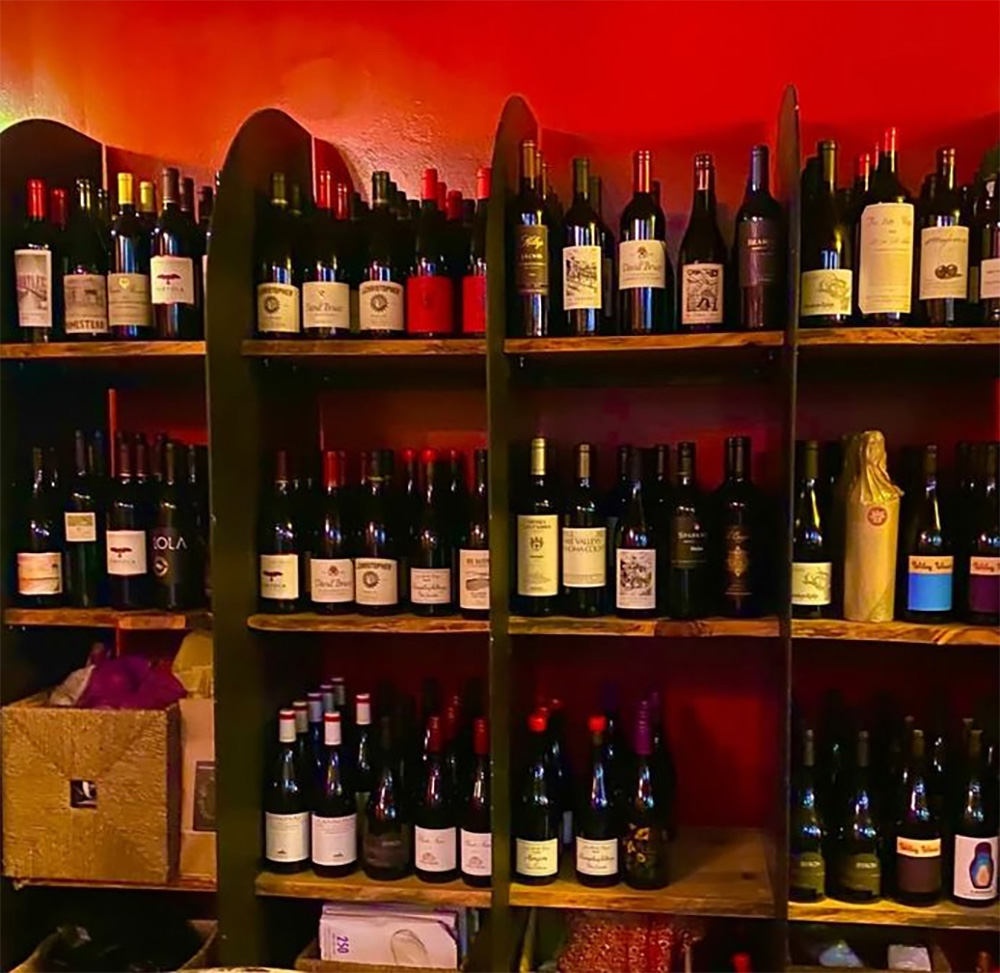 DeVineWineandBeerredwoodcity105