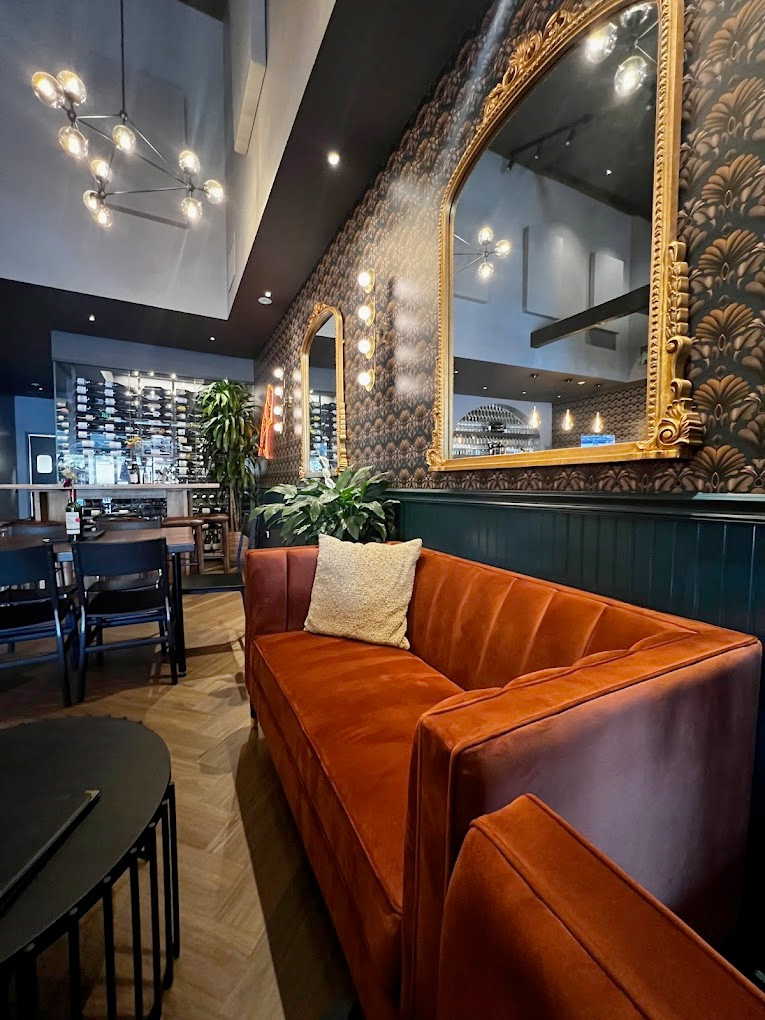 MogAsuWineBarandBottleShoptiburon101