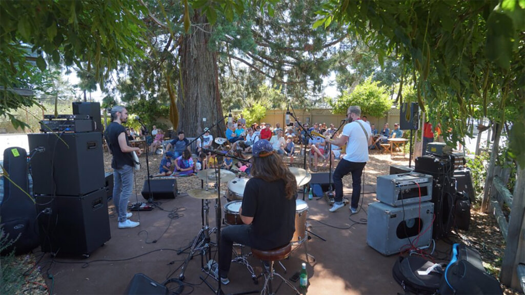 FurthermoreWinesSebastopolTastingRoomCourtyard3 1024x576