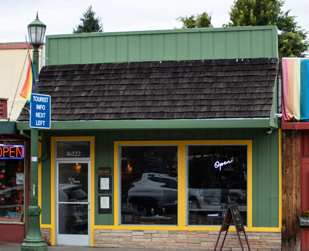 TrilliumWinebarandTaproomguerneville1023 1024x832